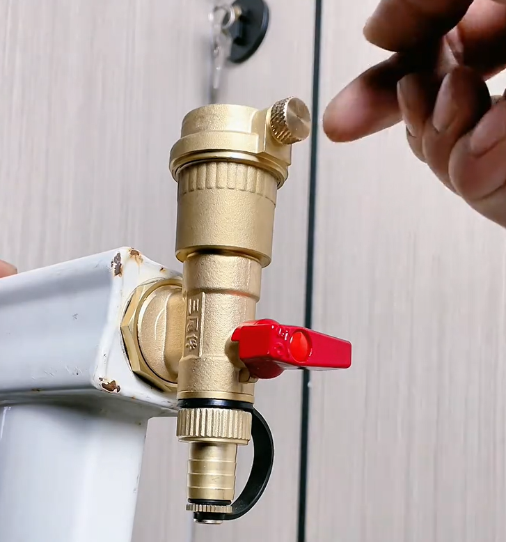ThermoDrain Pro™ – Автоматичен вентил за обезвъздушаване и източване за отоплителни инсталации (1")