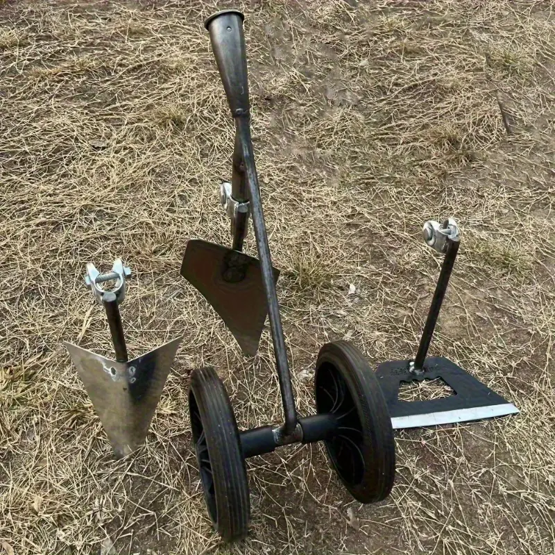AgroWheel Pro™ – Многофункционална градинска мотика на колела с 3 сменяеми приставки