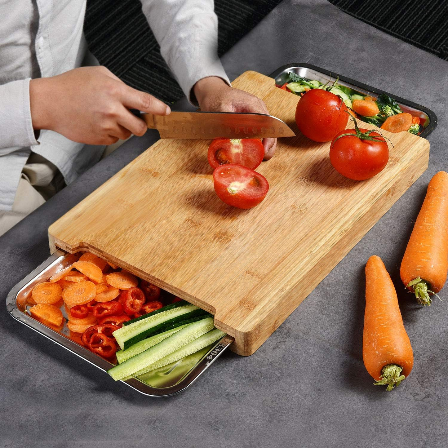 PrepBoard Duo™ – Бамбукова дъска за рязане със странични тавички за събиране